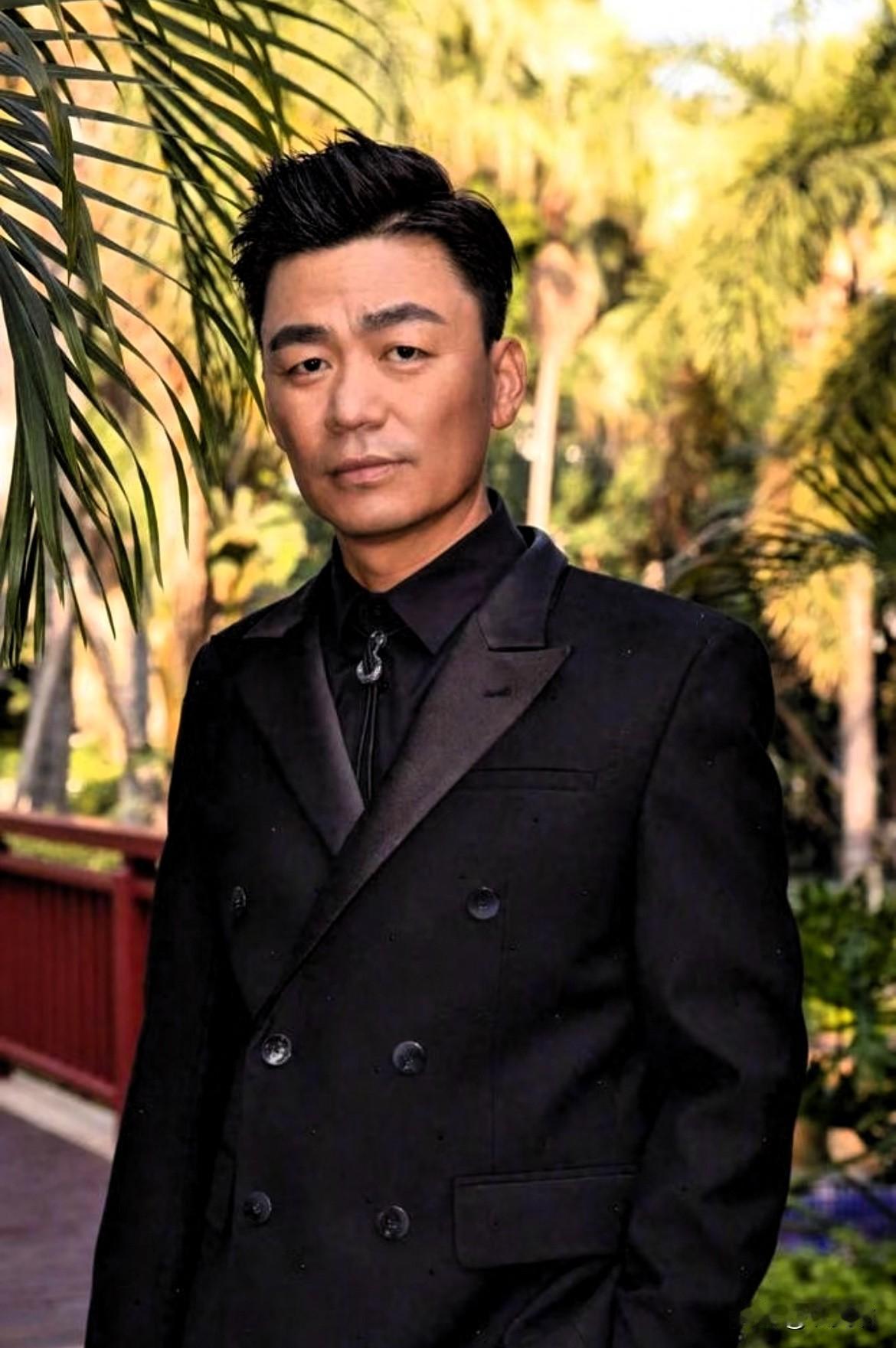 真没想到！当年王宝强那段离婚风波闹得满城风雨，多少人等着看笑话。可十年过去了