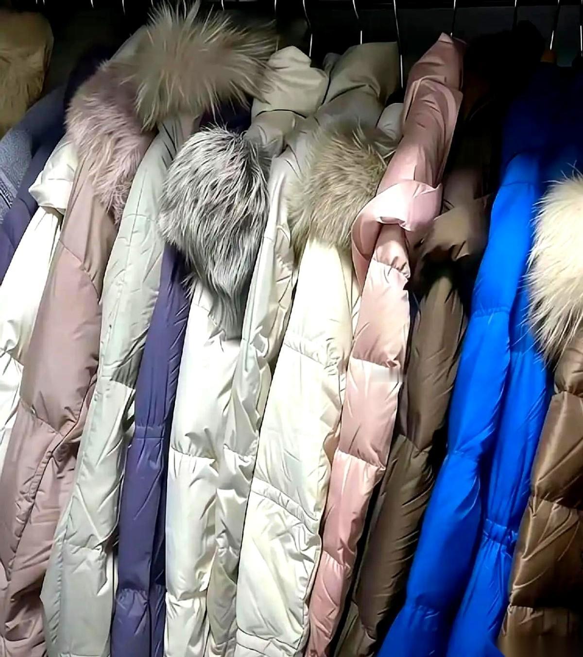 老公年终奖到手九万块，老婆拿着卡冲进商场，给他买了件200块的羽绒服。然后，给