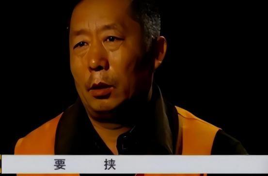 2009年,内蒙古，老婆与情夫同床7年，男子却主动让出卧室，独自睡小屋，甚至甘当