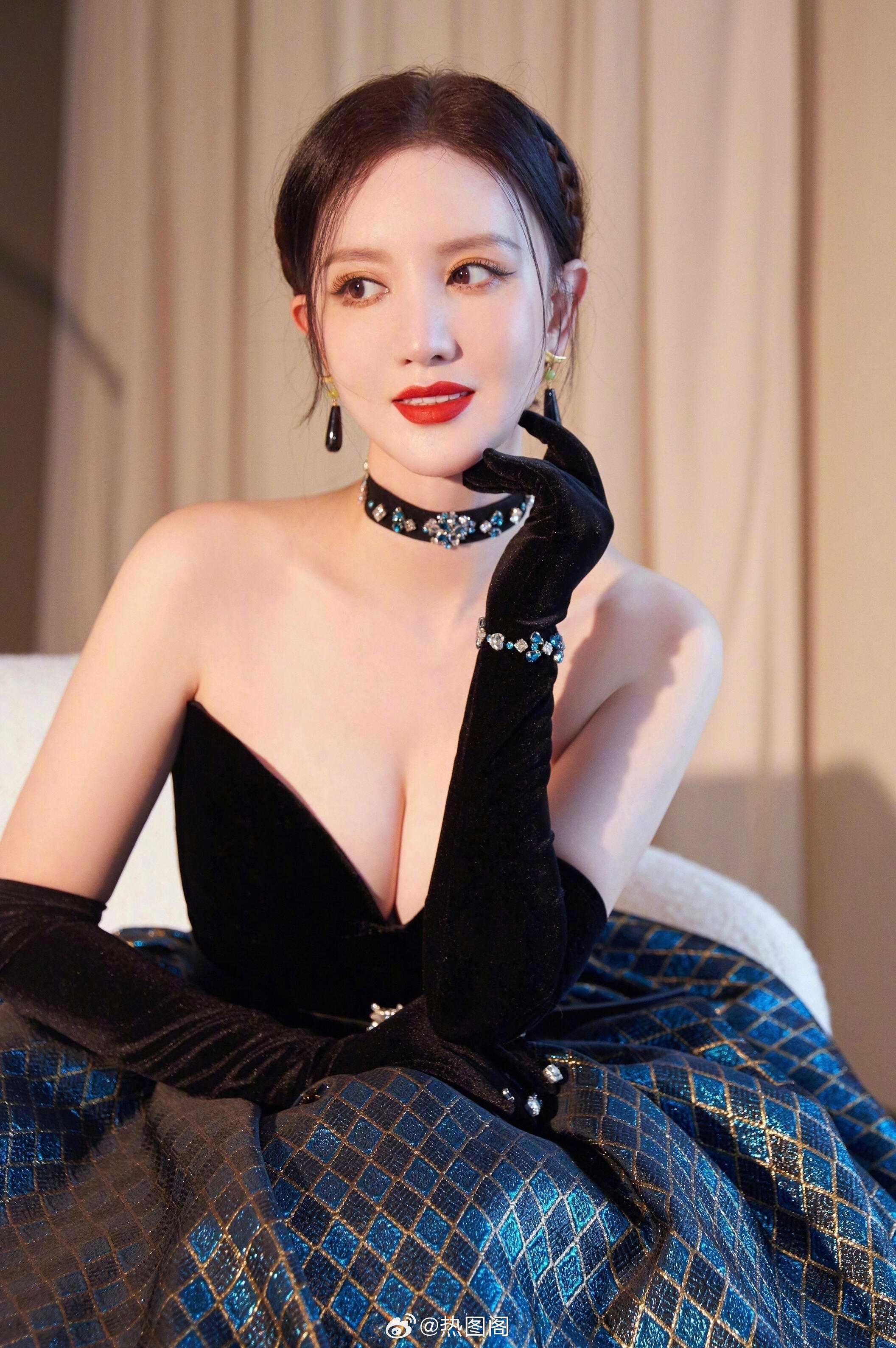 张萌是不是太爱这款衣服了热图阁公众号