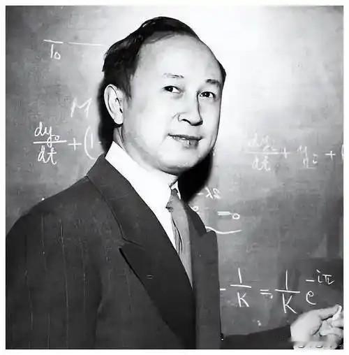 1955年，钱学森回国后，中科院每月给他发350元人民币，后来增聘为院士