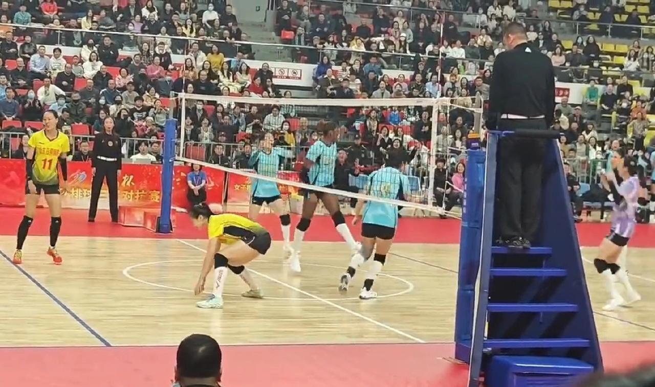 真没想到天津女排3-2战胜山东女排！决胜局天津女排15-11拿下决胜局比赛，天