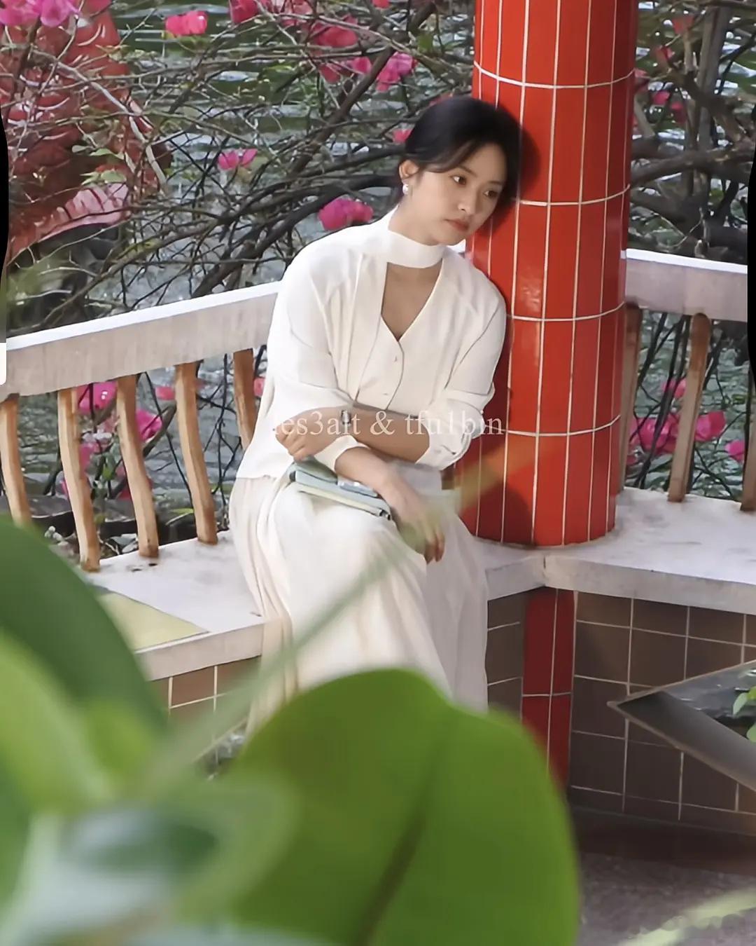 沈月这符合温柔女教师的气质吗，比想象还糟糕一些