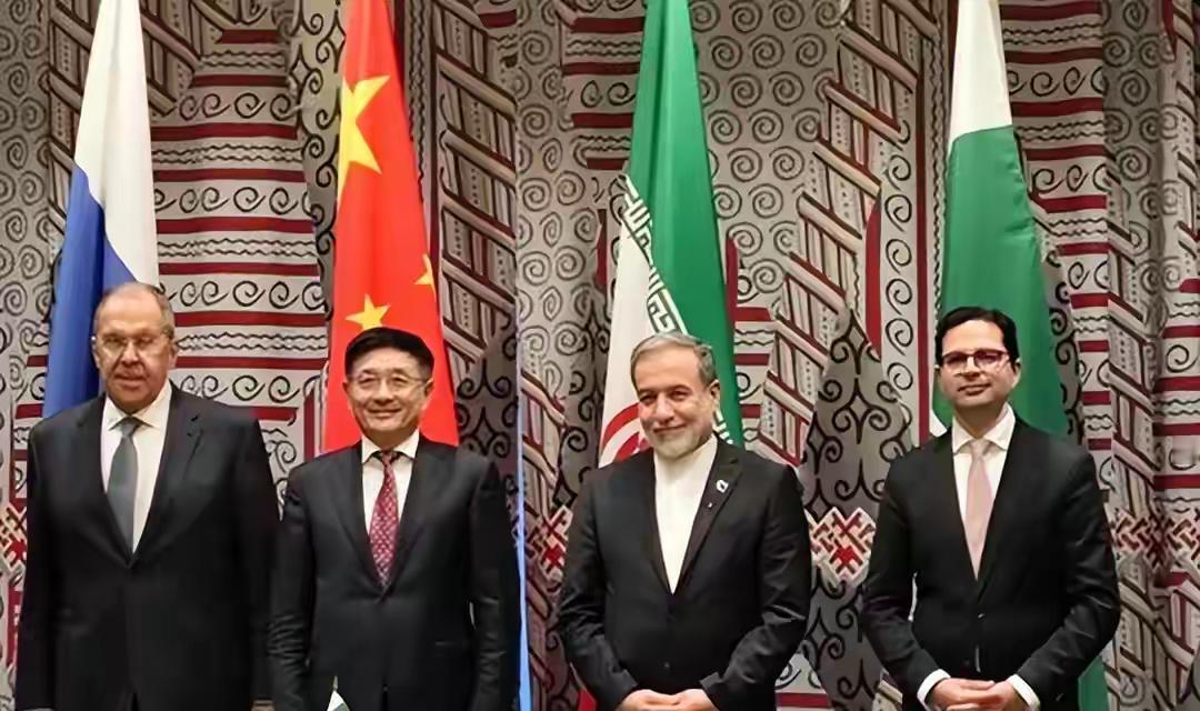 最近这事儿闹得挺大，中俄巴伊四个国家的外长在纽约联合国大会边上开了个会，出了份联