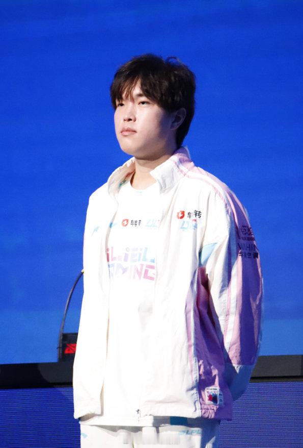 其实公正的看的话，LPL历史最强阵容选26bin是不是也能说得过去？如果说LPL