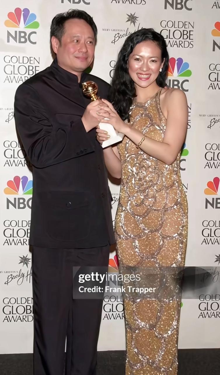 看到章子怡早年出席重磅发布会的旧照，真的忍不住感叹。她二十出头就已经跻身国际巨星