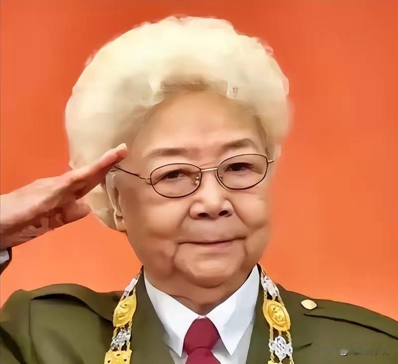 实在令人敬佩！身为正军级离休干部、享有三万多元月薪的人民艺术家田华，生活简朴，每