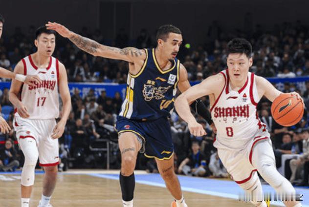 看了广东和山西的比赛，杨鸣不禁惊叹，同样是外援，咱辽宁和人家的怎么差别那么大？看