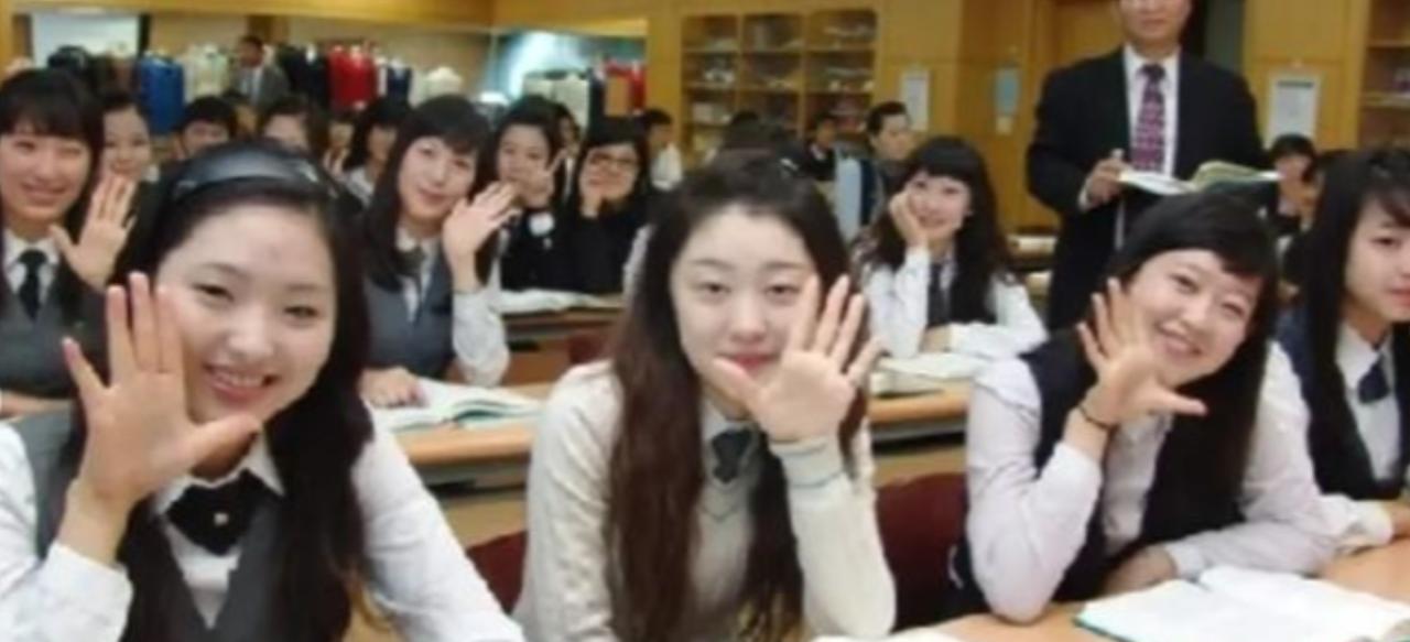 一位韩国华人表示，韩国人的工资是中国人的八倍，中国人有什么资格嘲笑韩国，首先不可