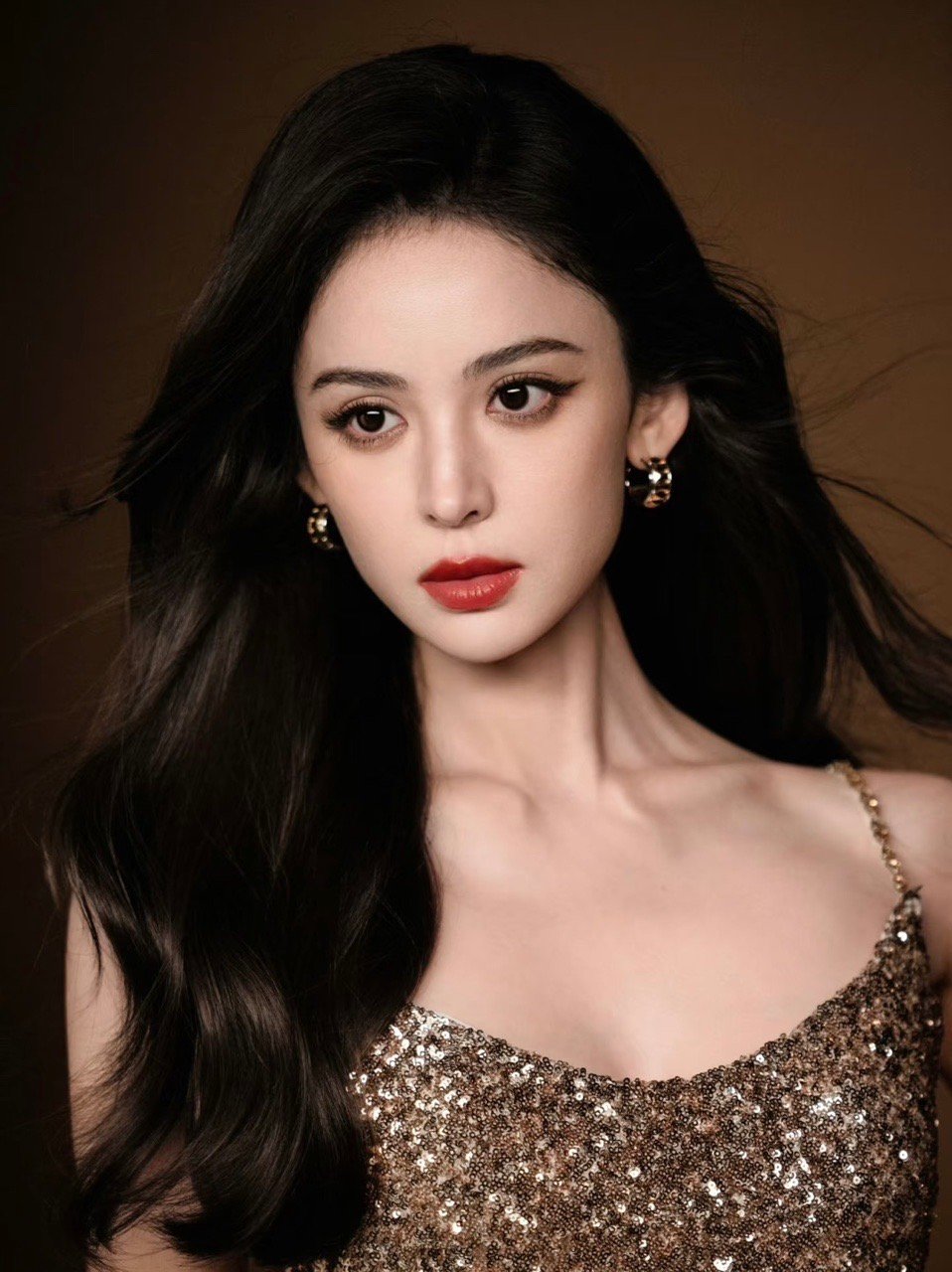 娜扎不会贴假睫毛娜扎不会贴假睫毛？原来这才是“妈生好睫毛”的天花板！​​​