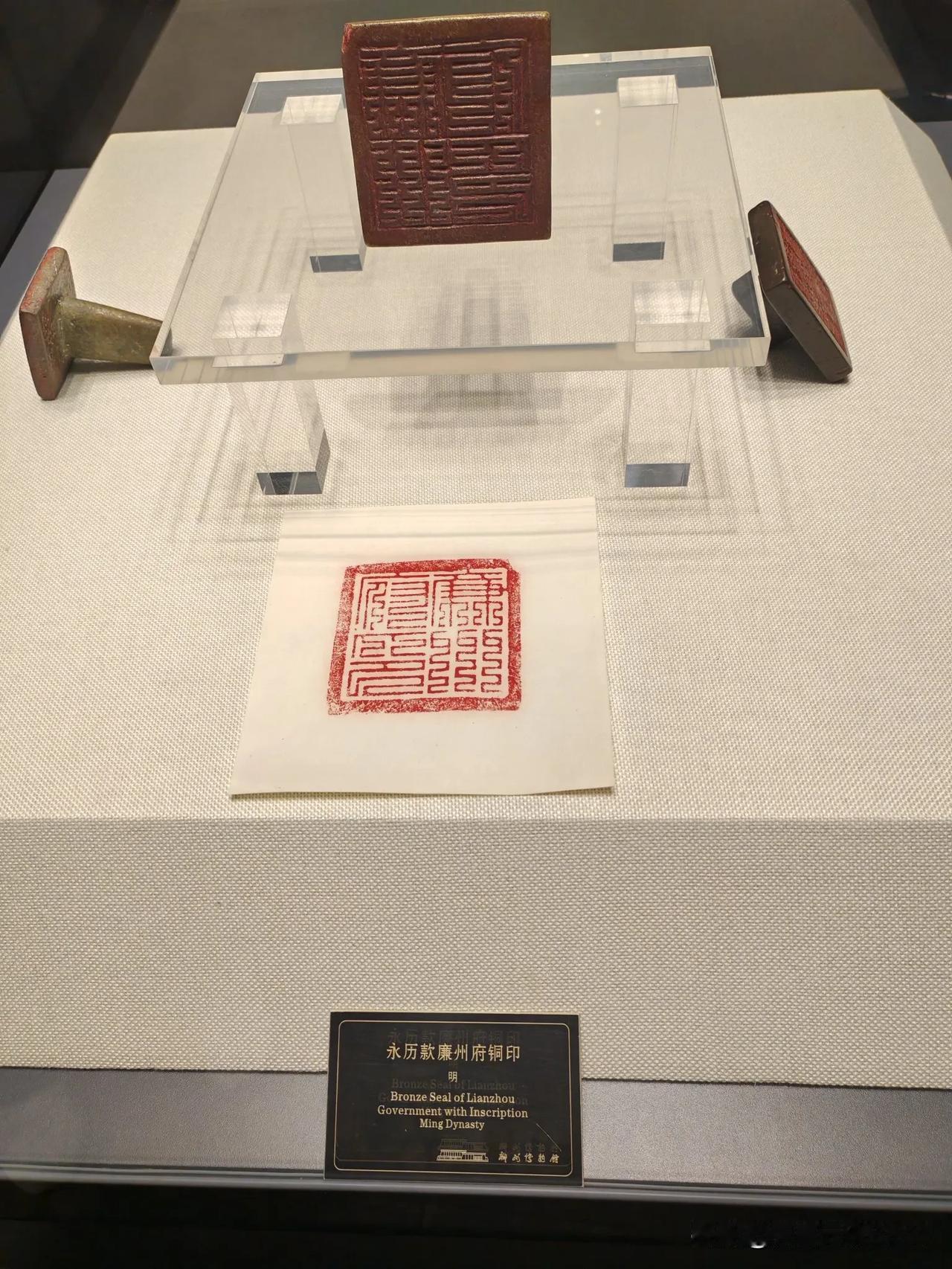 柳州←→北海，同为两座广西的知名度最高的城市之一，前段时间双双荣获了第七届全国文