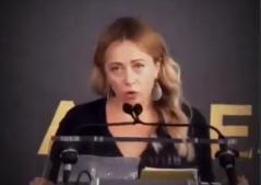 全世界都看傻了特朗普这辈子最丢人的一次外交翻车，竟然栽在了意大利总理梅洛尼手里