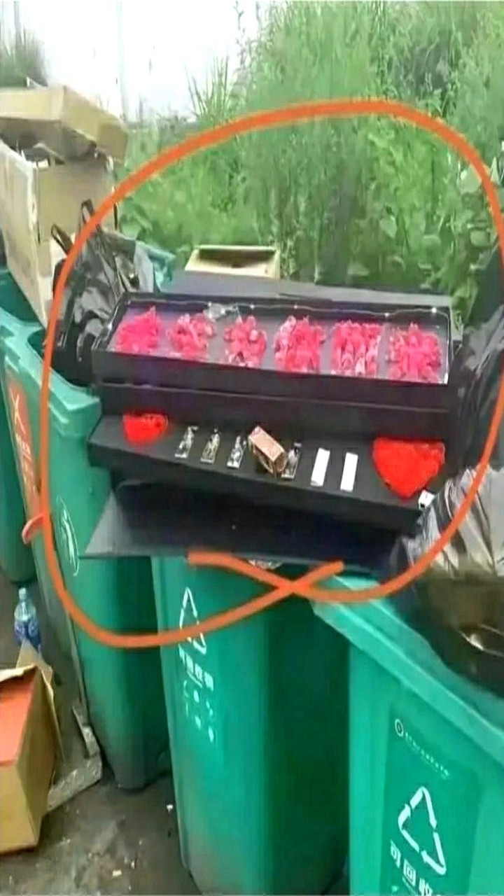 家人们，垃圾桶的东西可以捡起来据为已有吗?