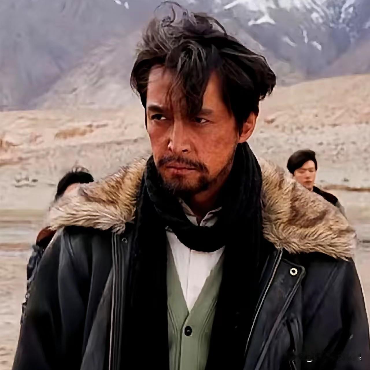 电视剧《生命树》中开篇就在抓藏羚羊的偷盗者，两拨人为此进行了一场惊心动魄的枪战。