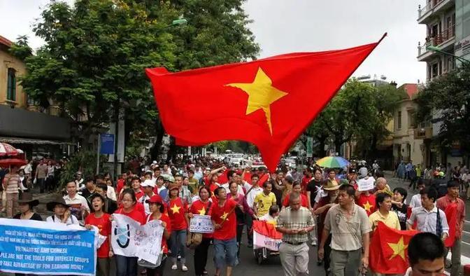 🌛南越和北越的矛盾如今尖锐得几乎无法调和。南越人曾认为，若不统一，南方能像