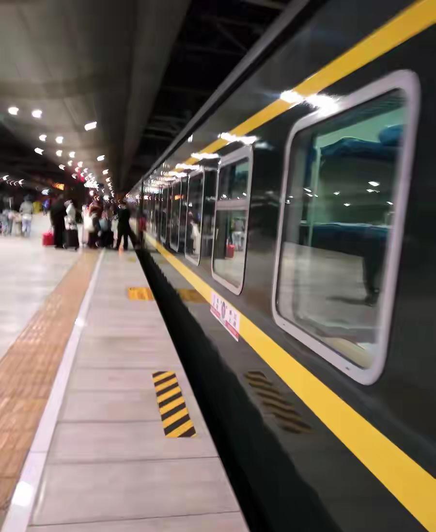 【今年的绿皮火车挤爆了】在12306买回家的票，发现K字头的