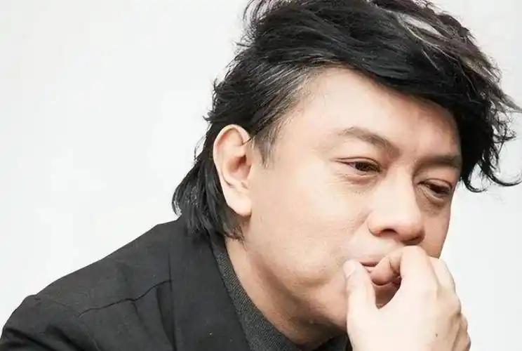 蔡康永，怕是真要彻底告别内地市场了。有网友爆料，他连经纪人的联系方式都清掉了。