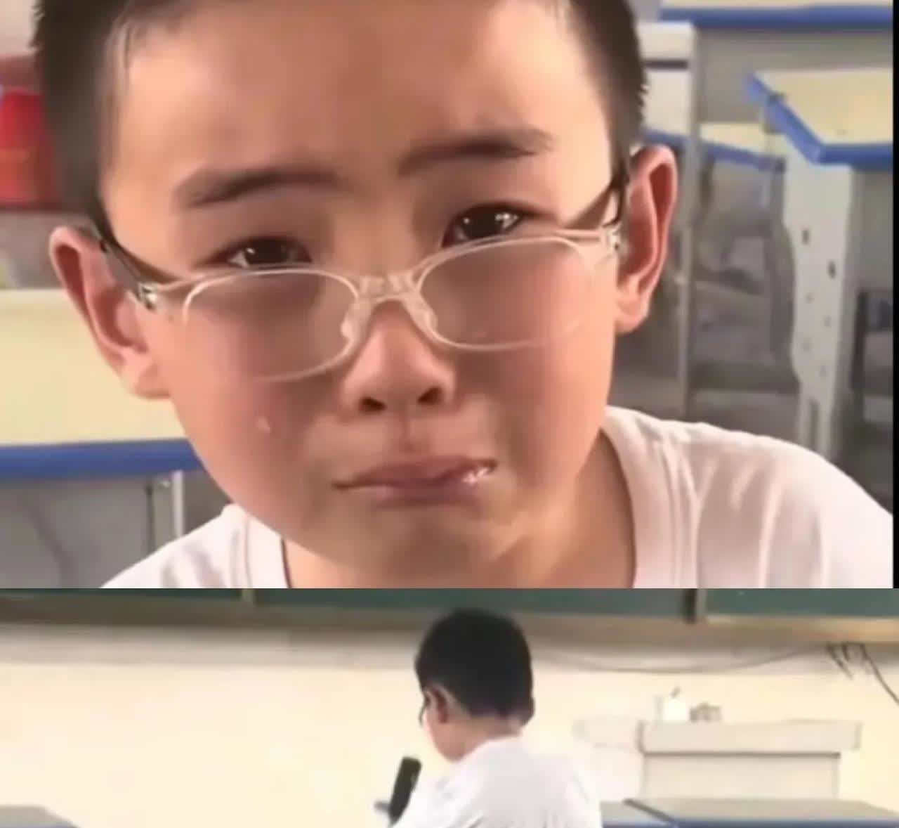 残疾男孩拐杖断了后续！一个人在教室等妈妈，小小只的样子令人心碎！知情人透
