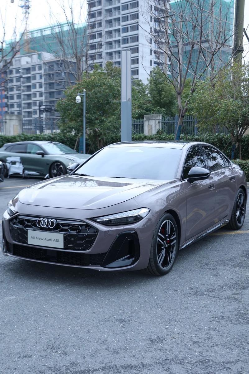 一汽奥迪A5L其实不错的，前置四驱布局，纵置发动机，带quattro，外观也好看