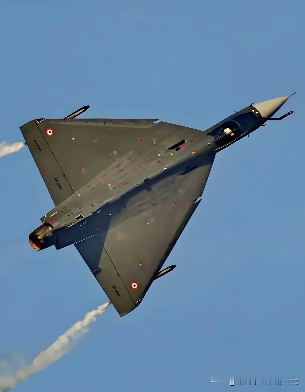 光从外观说，印度“光辉”战机就不好看​对于印度“光辉”战机，这么多年来没大