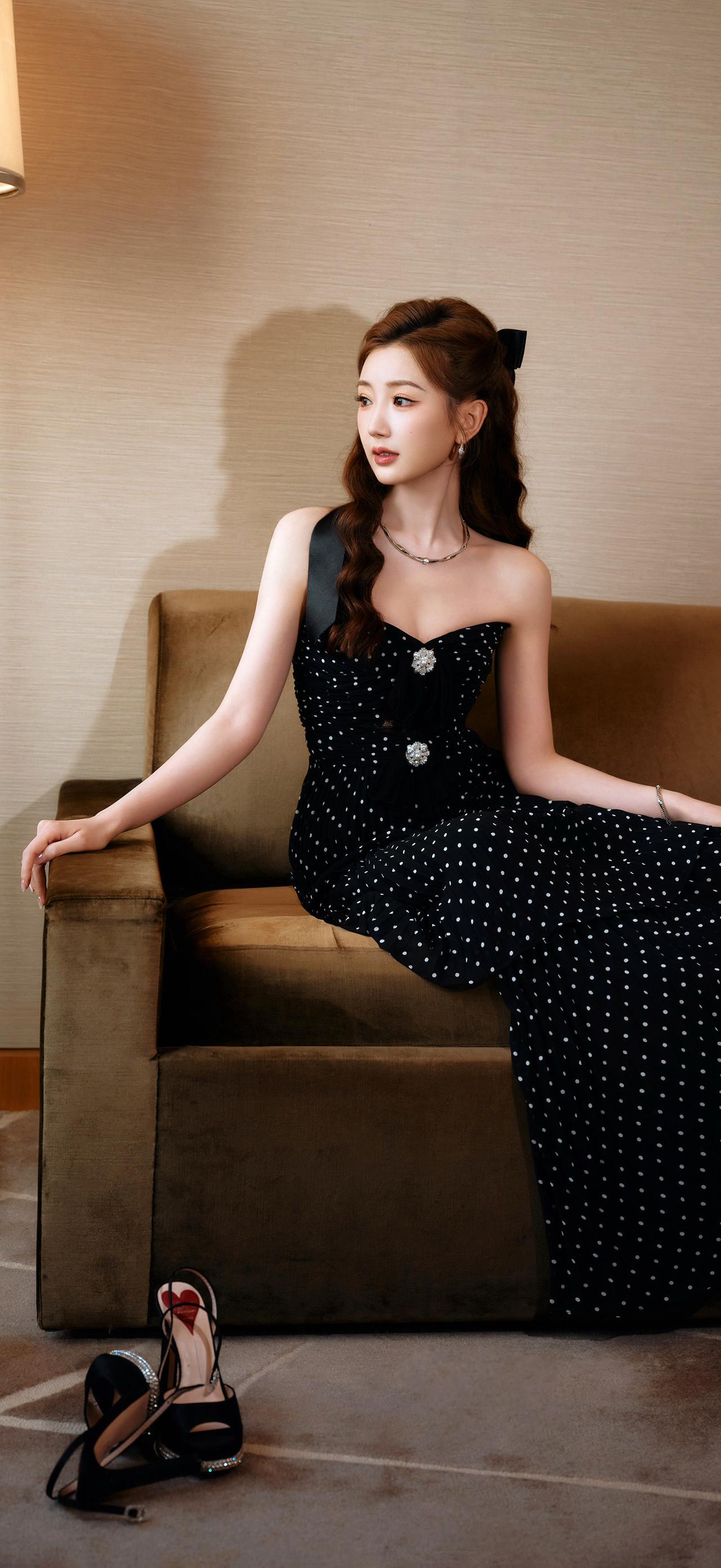 美女壁纸-第6022期-毛晓彤