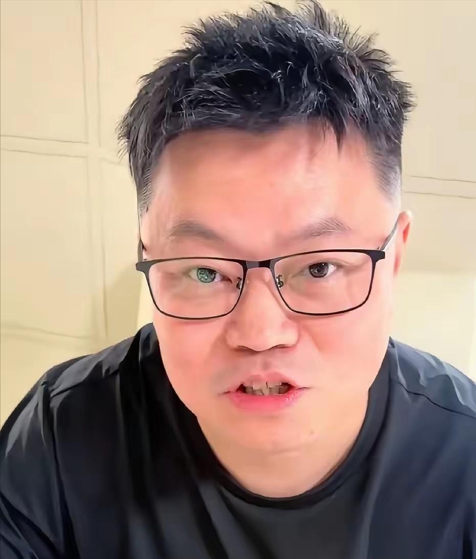侯英超直言：照这个情况发展下去，林诗栋的单打位置可就保不住了，萨格勒布输
