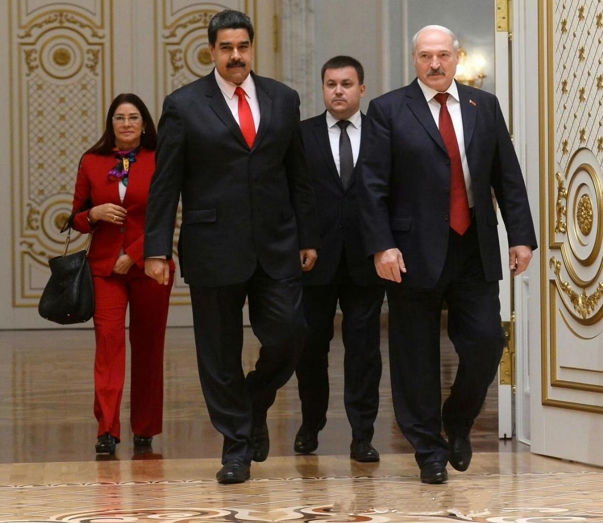 一语中的。卢卡申科说：“我想让你们清楚一点：这件事的背后，所有要素一应俱全。既