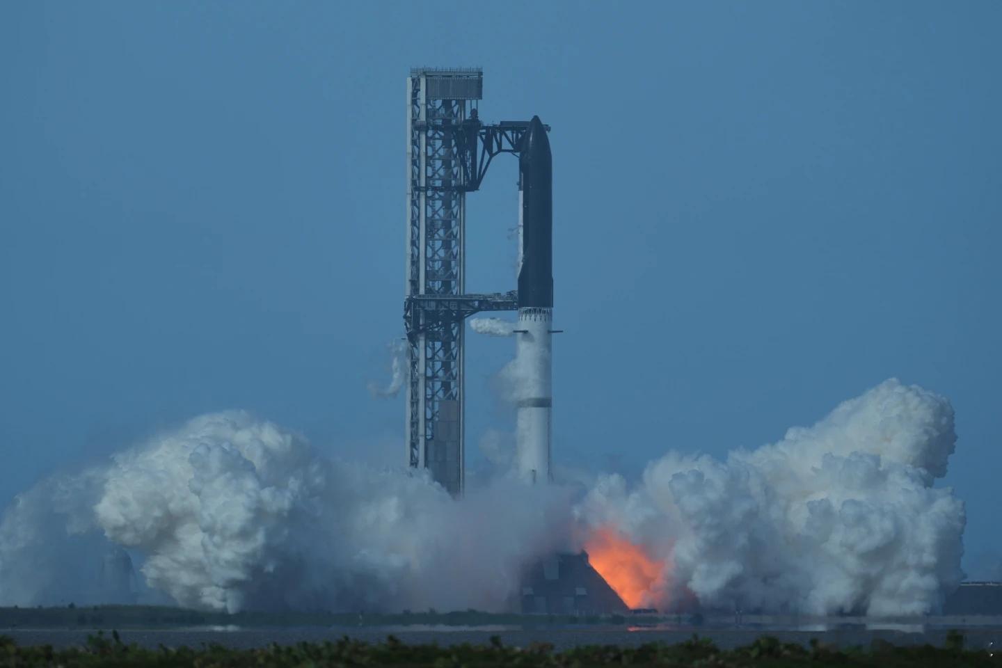 【SpaceX星舰在最后一刻中止发射】（美联社）周四，SpaceX的巨型“星舰”