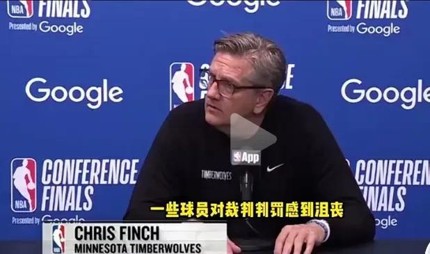 森林狼的主教练于赛后接受媒体采访时讲道：“我们的球员在防守亚历山大的时候，几乎都