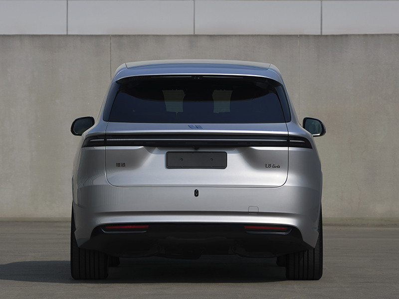 产品定位调整！全新理想L8官宣，由家庭六座SUV调整为家庭大五座SUV。