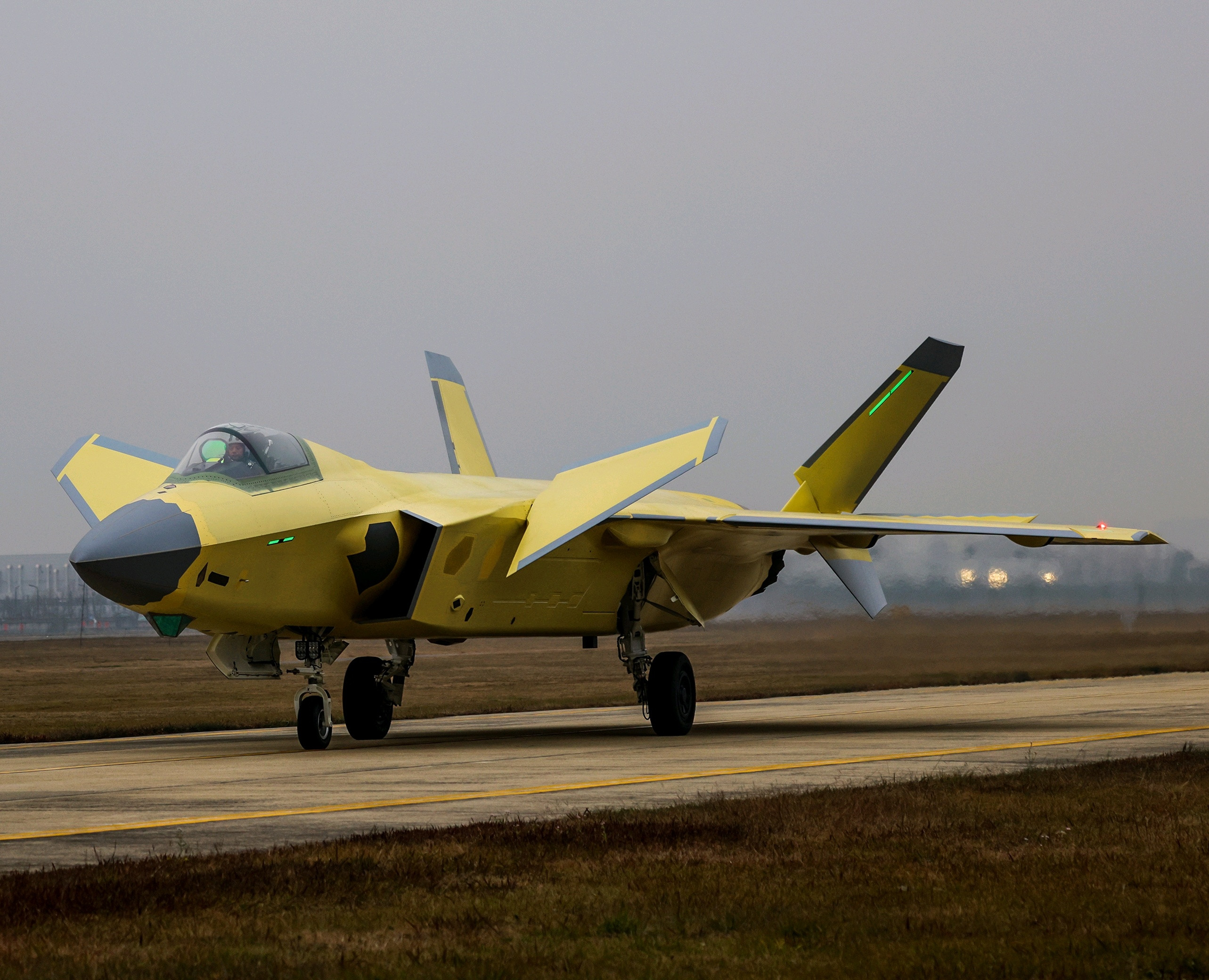 成飞歼-20A、沈飞歼-35过于落后，可以展示烽火问鼎计划制胜空天