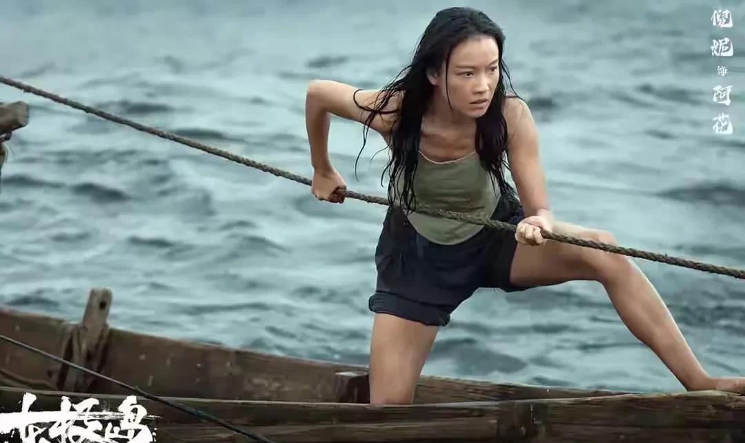 《东极岛》热映中，你所不知道的幕后10个冷知识。1，影片70%的戏份都是在水下