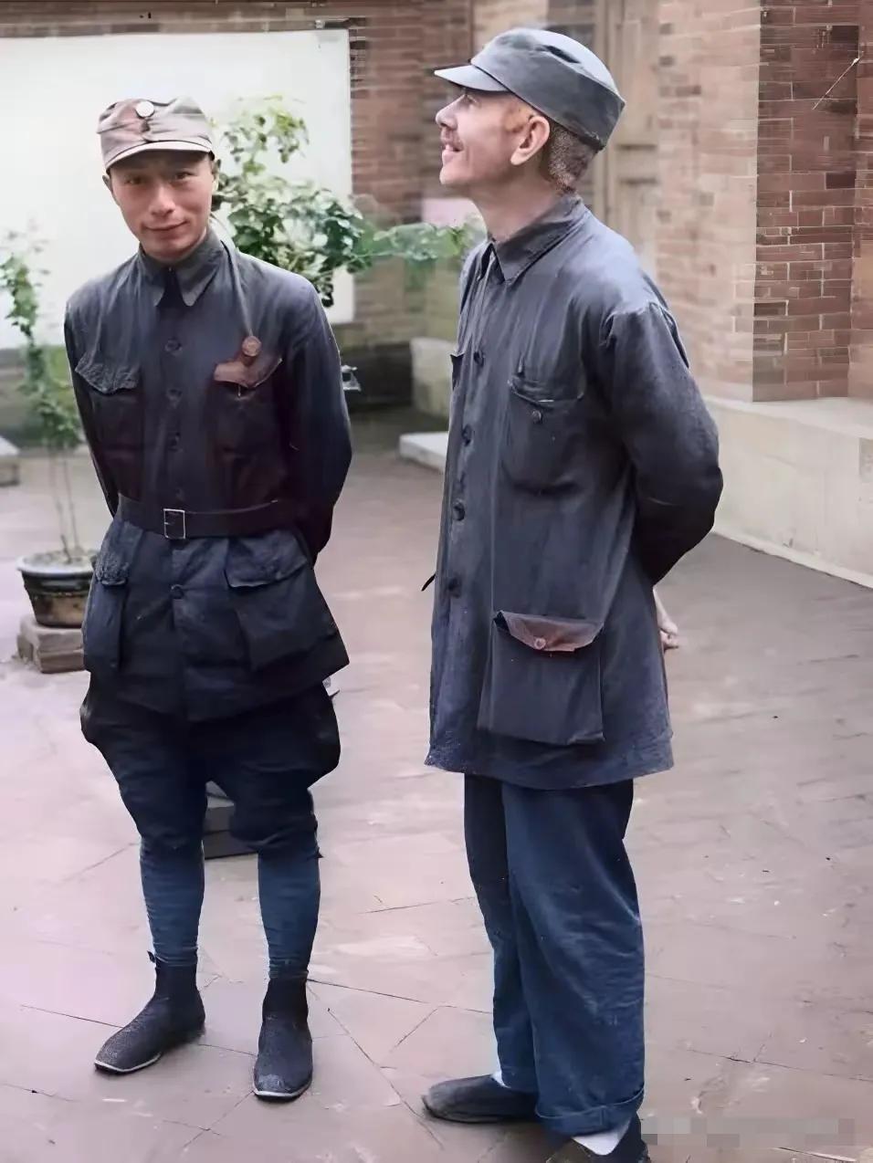 这是当年聂帅和白求恩大夫在一起时的情景，白求恩大夫被称为国际主义共产主义战士，为