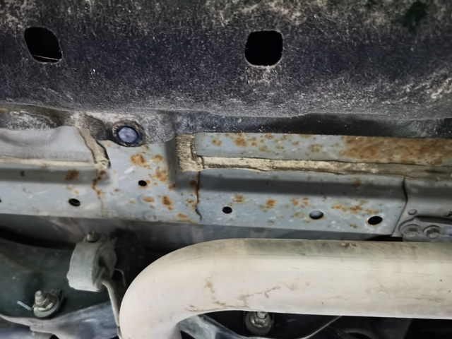 本田crv底盘严重生锈2020年一月上牌的本田crv今天去4s店保养发现底盘