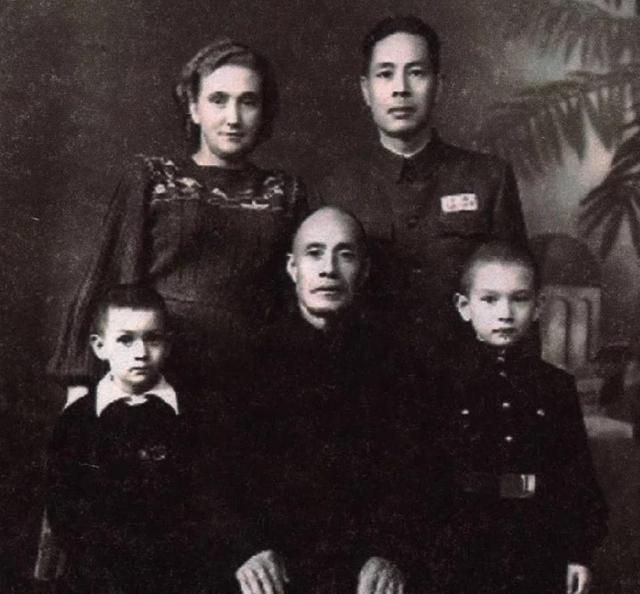 1964年，有关部门赶来哈军工，告知空军工程系主任唐铎少将：“现在给你两个选择，