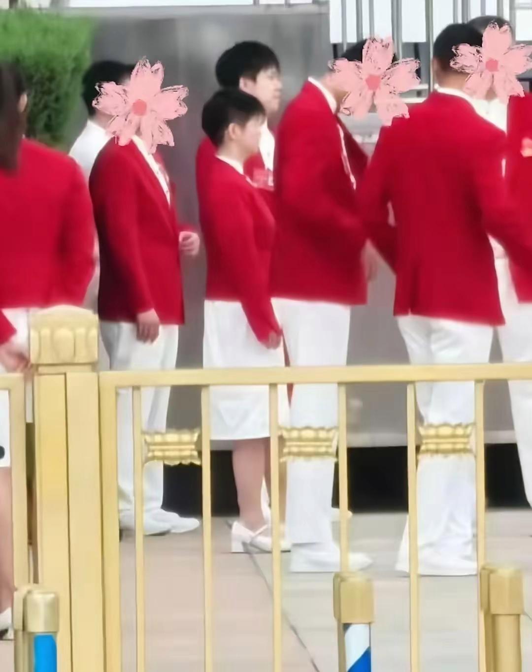 哎哟喂！这张照片隔了一年我才品出味儿来！混双队友嘛，哪用得着天天黏一块儿？