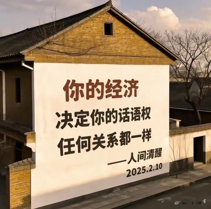 看房子回来了。老太太很满意，但是她和老爷子有了分歧，那就是她想要那个一楼，老爷