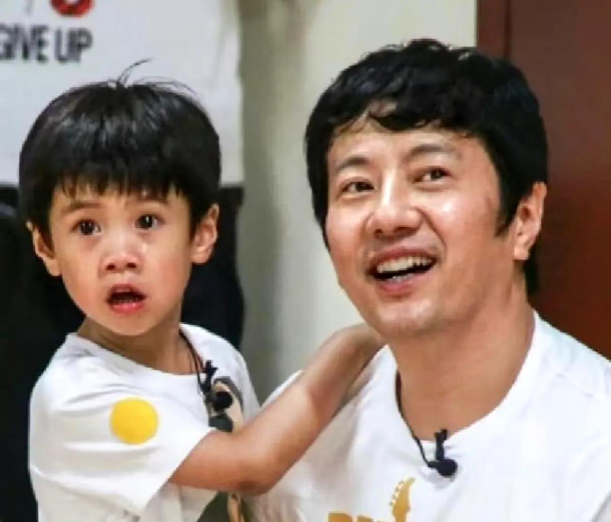 陈楚生为什么选郑钧作为歌手总决赛的帮帮唱？因为他们的孩子妈都叫同一个名字，刘云