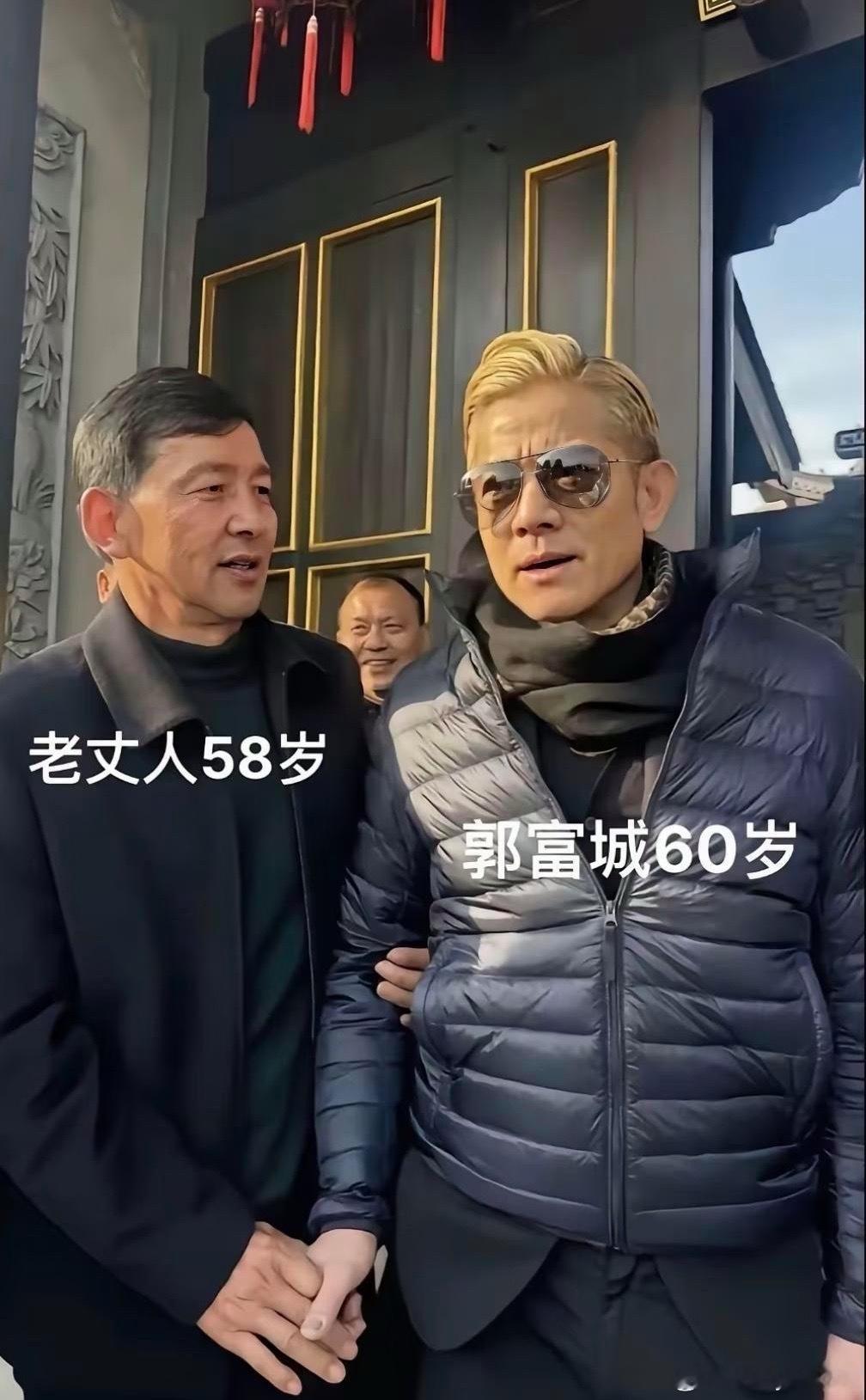 60岁郭富城和58岁老丈人握手，谁尴尬？