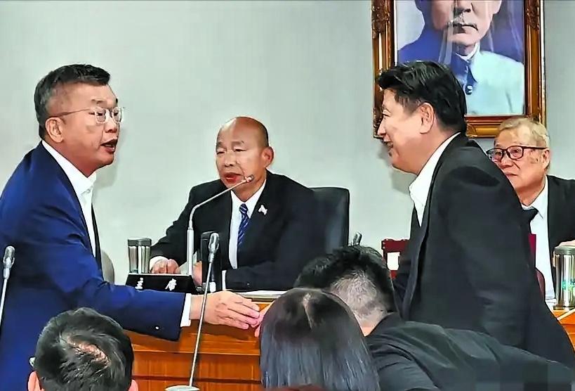 3800亿飙到8000亿！台湾军购协商当场炸裂，蓝营内讧彻底演不下去了前言