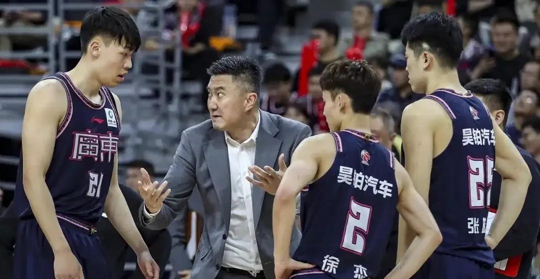 广东男篮127-83大胜辽宁，CBA积分榜如下：1，广厦——31胜4负，66分