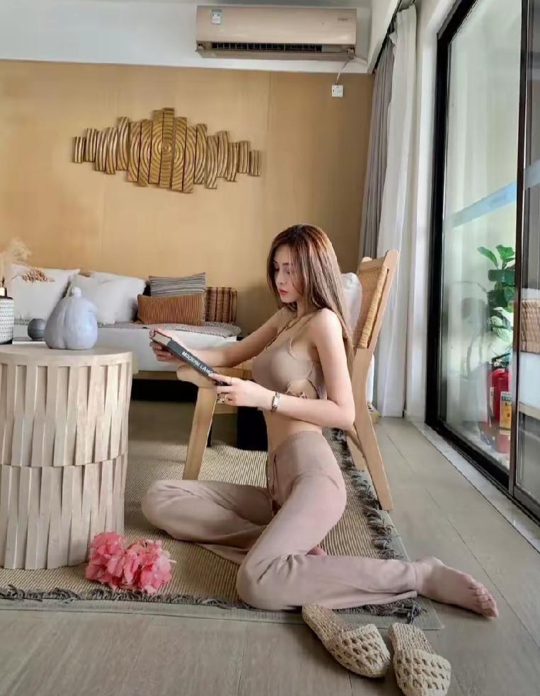 张颖颖和睦马筱梅都喜欢展示身材，说明汪小菲真的是以身材取人，头脑简单，四肢也不太