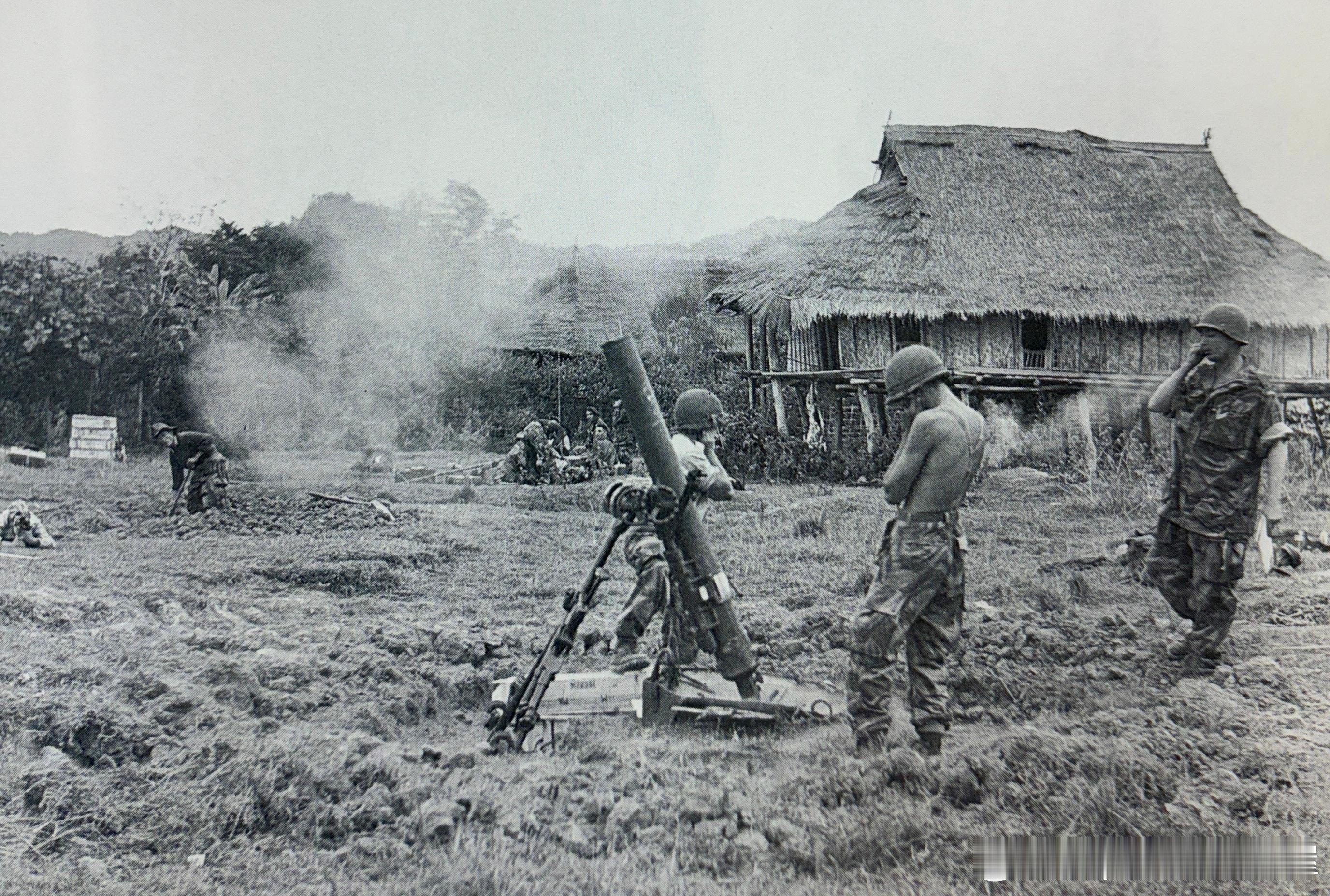 1953年11月21日法军1门120毫米迫击炮在奠边府进行射击军事历史全触达​