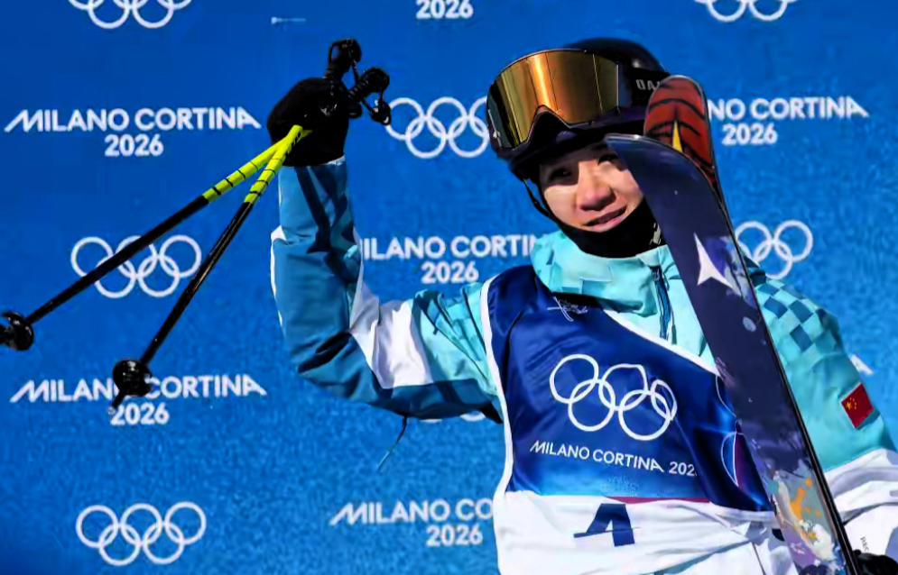 所有人都在刷屏谷爱凌的卫冕，我却被旁边这位拿银牌的姑娘狠狠戳中了！米兰冬奥