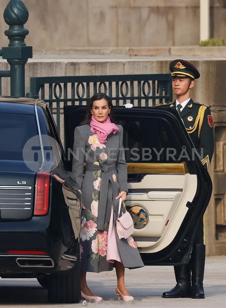 这张ok吗？我的博？莱后今日look，穿了CarolinaHerrera灰色