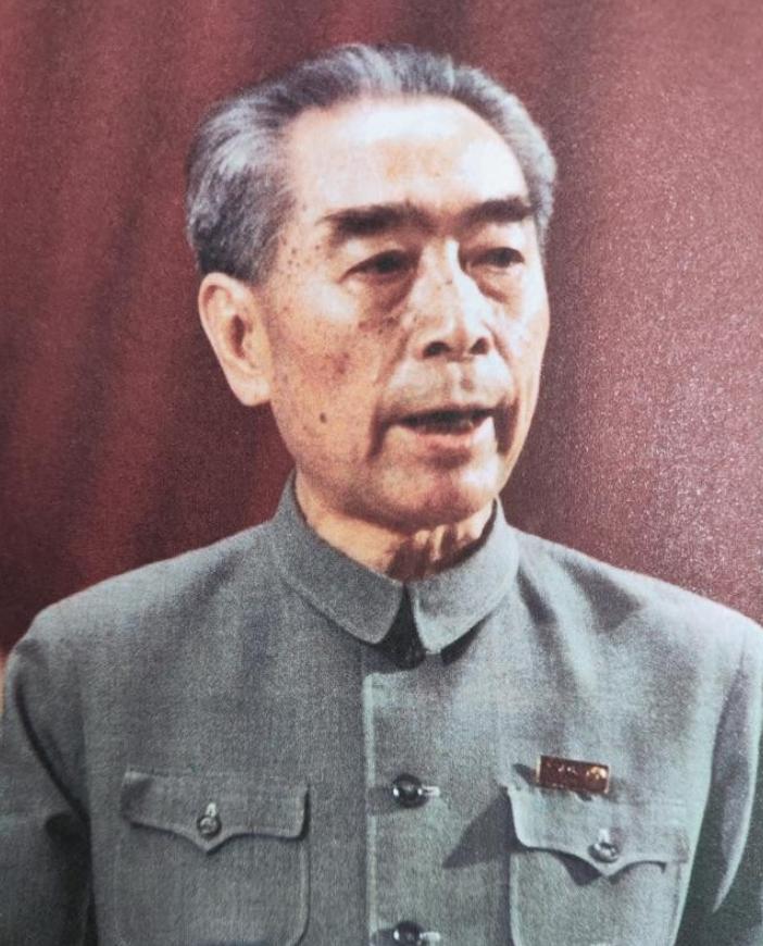 周恩来总理去世后，留下一个至今未解的谜团。这天上午，周总理刚从昏迷中醒来，就动了