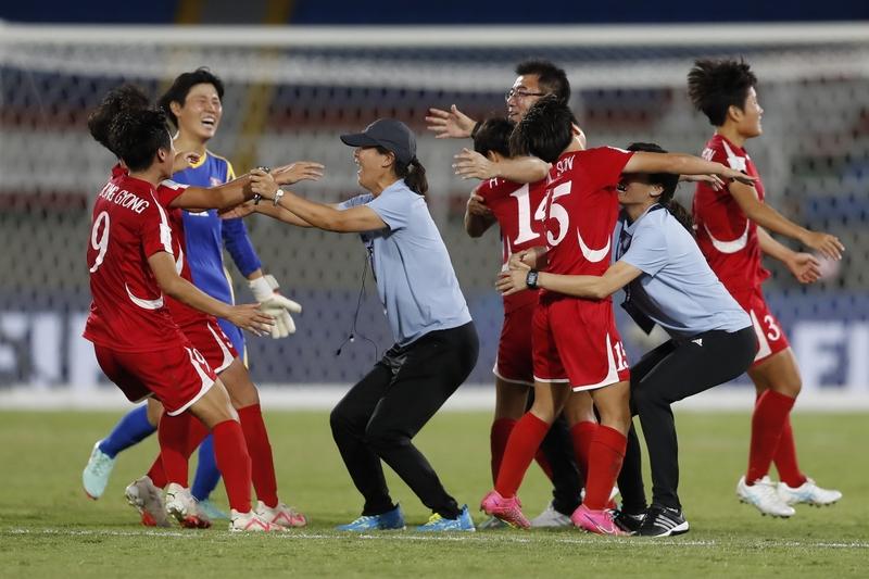 法新社：中国女足反超后，愤怒的朝鲜女足一度罢赛，主裁提前吹哨此消息一出，在体育