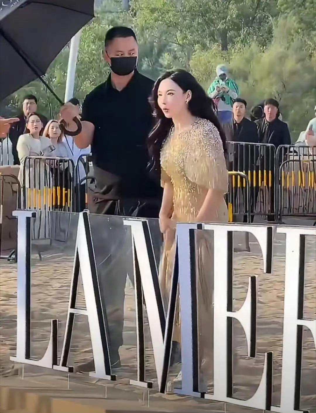 张柏芝最近看着圆润了点，但反而更有成熟女人的魅力了！