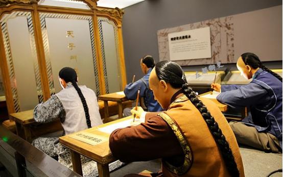 举人出身能做到什么官？正常情况，在京不过侍郎在外不过知府。 考中举人就等于拿