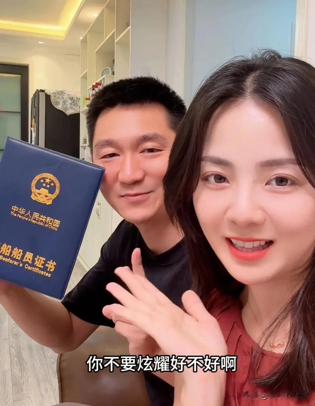媳妇朋友圈从不发我，今天却主动合影结婚！这么久，媳妇朋友圈都是分享美食美景，去